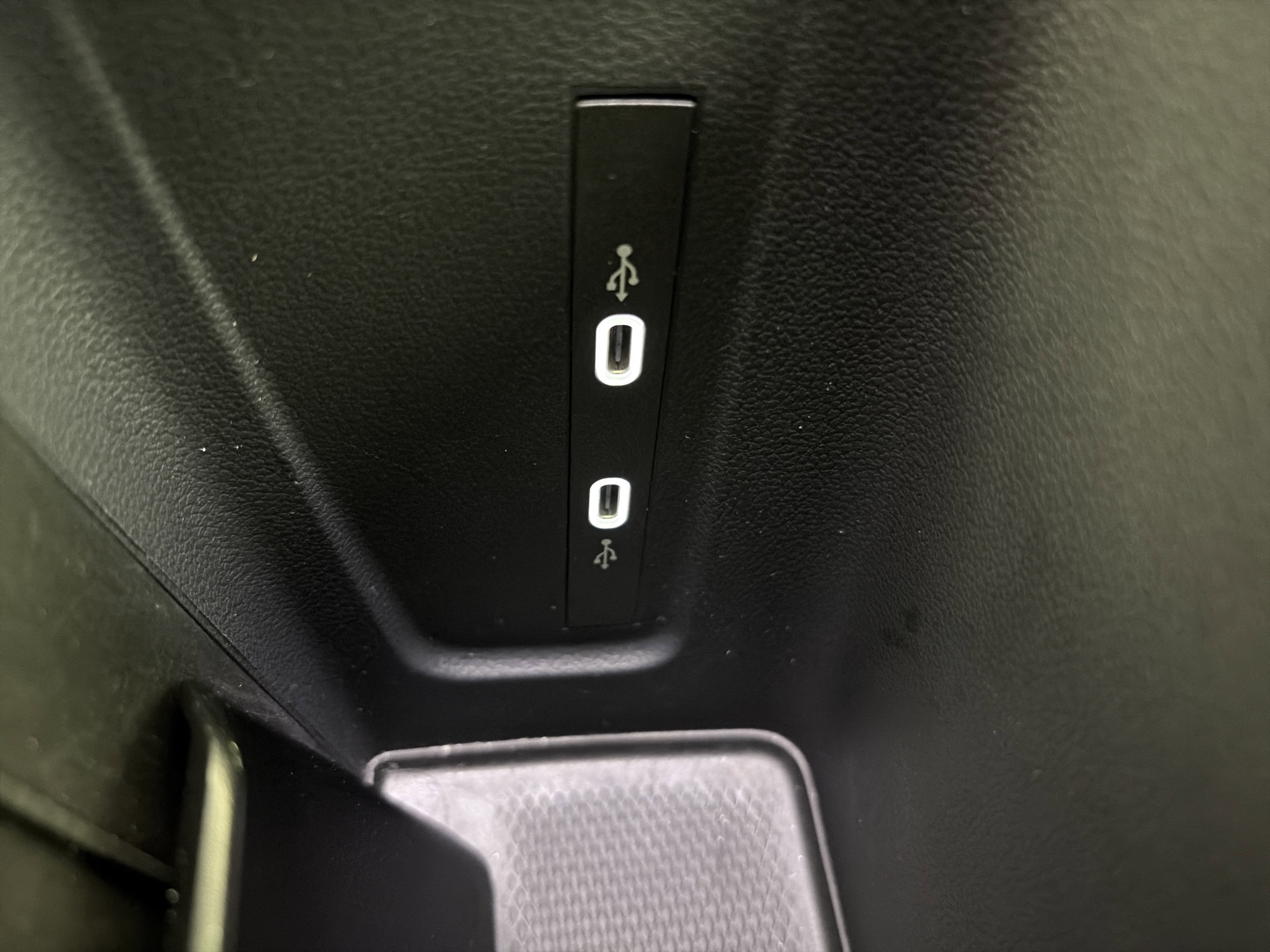 Used 2025 Volkswagen Tiguan SE w/ Panoramic Sunroof Package AWD/4WD image 29
