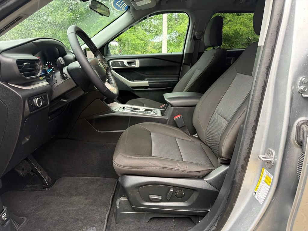 Used 2023 Ford Explorer XLT AWD/4WD image 21