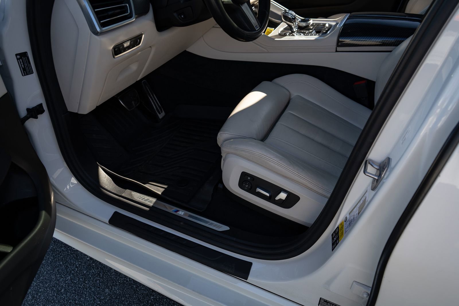 Used 2020 BMW X6 xDrive40i w/ M Sport Package image 25