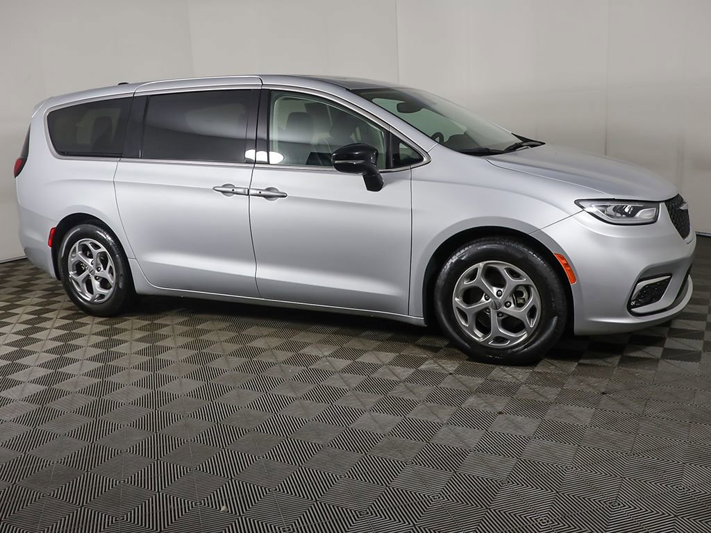 Used 2024 Chrysler Pacifica Limited FWD image 22