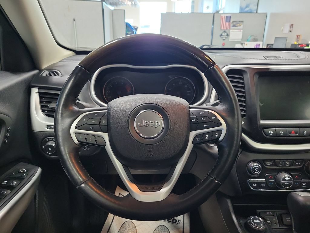 Certified 2018 Jeep Cherokee Overland w/ Technology Group AWD/4WD image 28