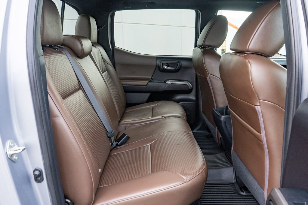 Used 2021 Toyota Tacoma Limited image 19