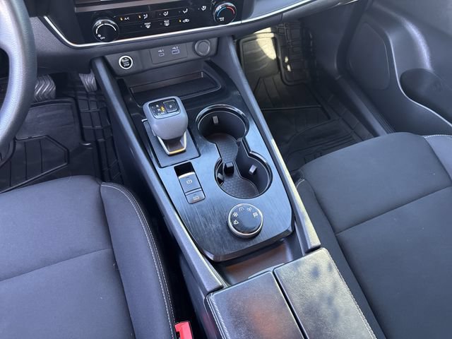 Used 2023 Nissan Rogue S AWD/4WD image 18
