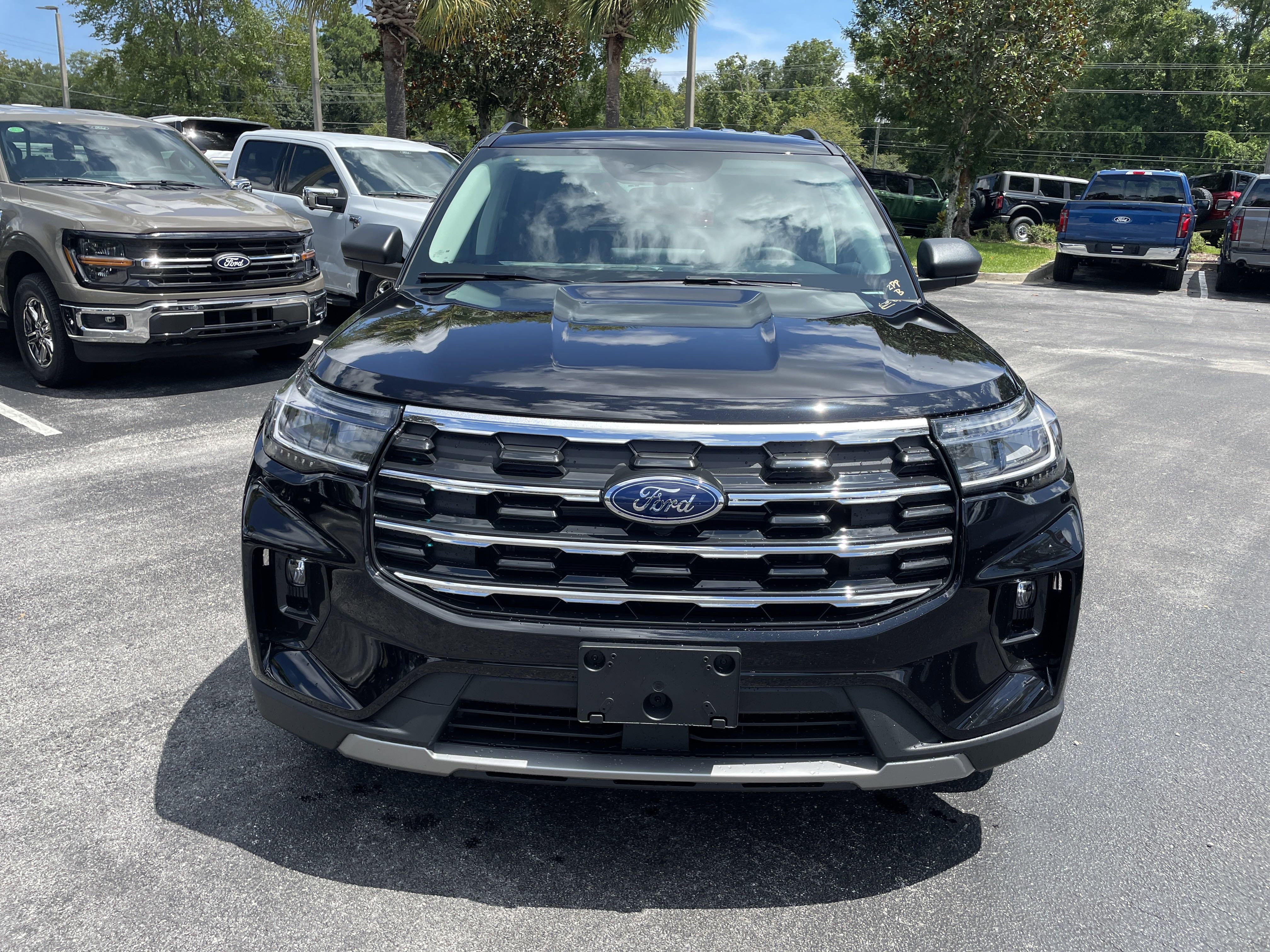 New 2025 Ford Explorer Active w/ Active Comfort Package image 2
