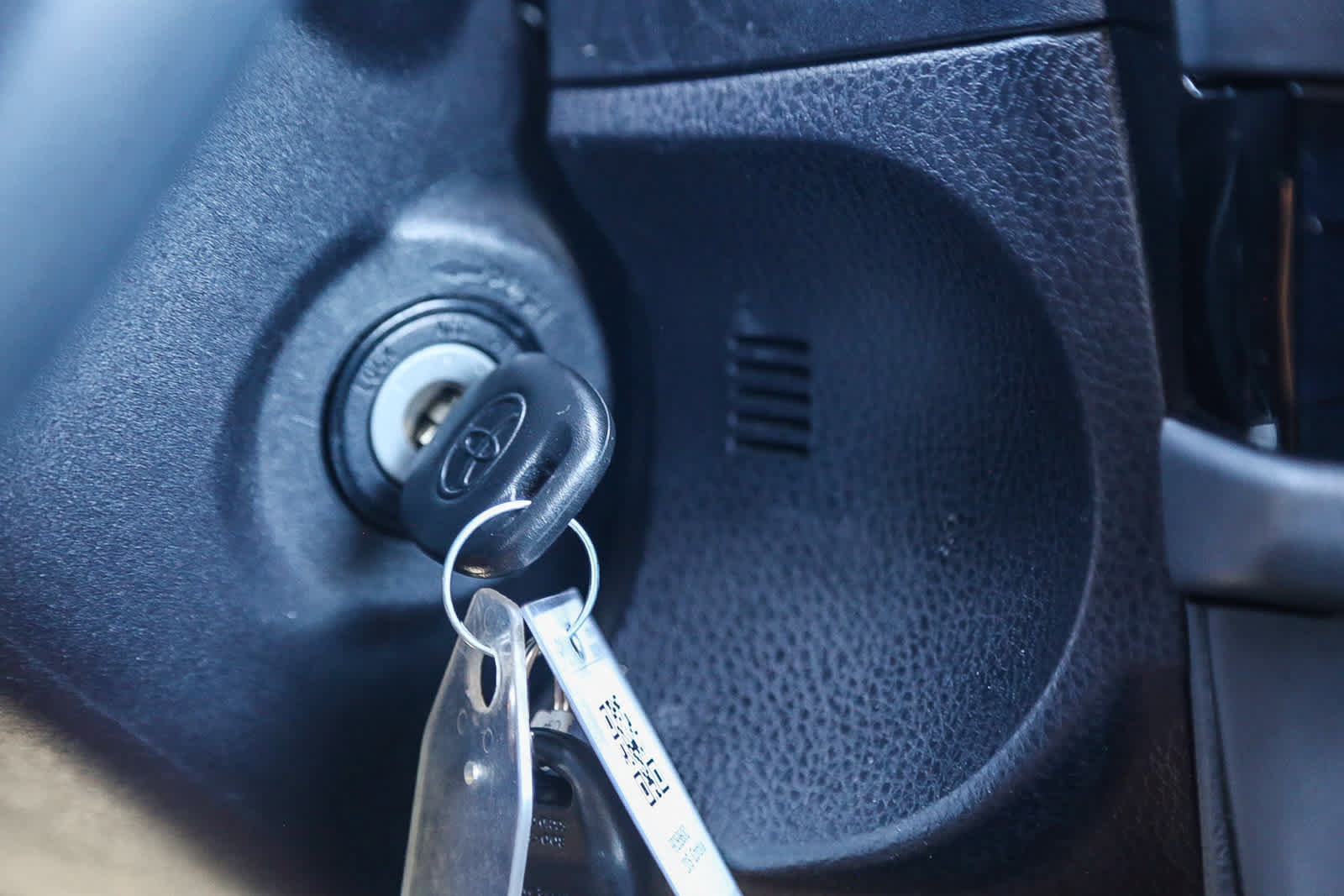 Used 2015 Toyota Corolla L FWD image 23