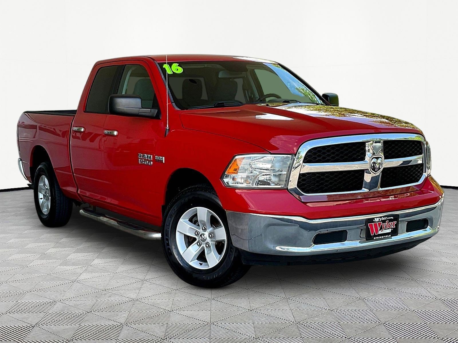 Used 2016 RAM 1500 Classic SLT AWD/4WD image 3