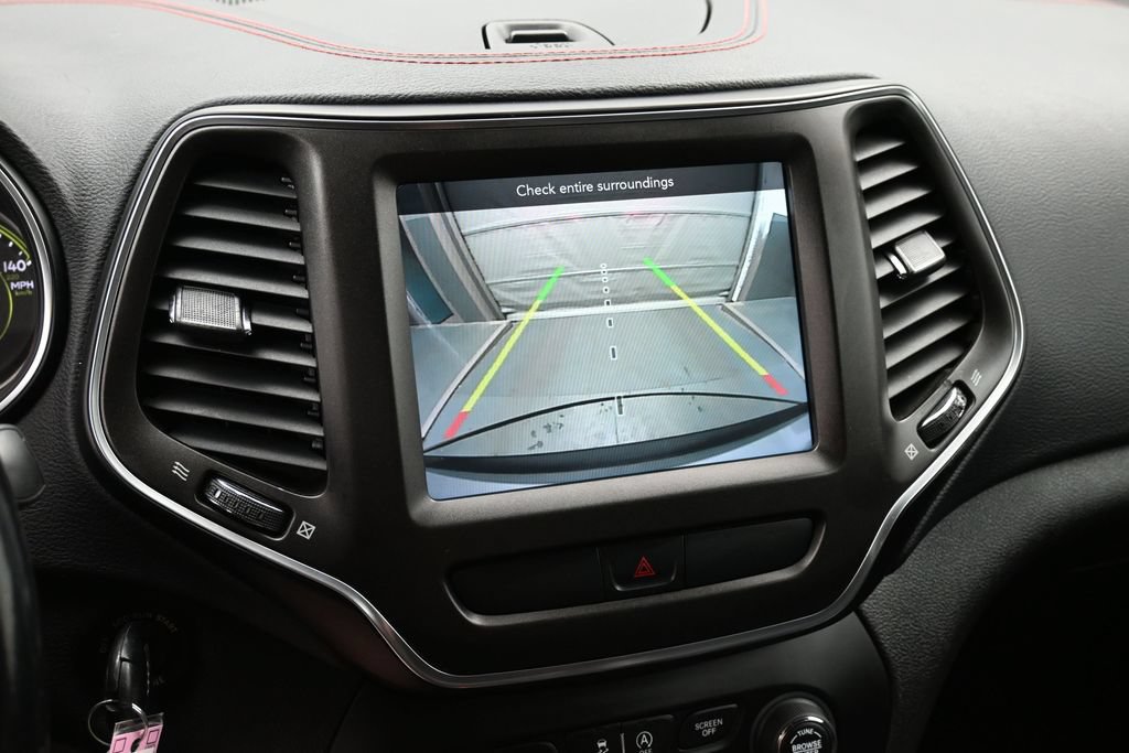 Used 2020 Jeep Cherokee Trailhawk AWD/4WD image 15