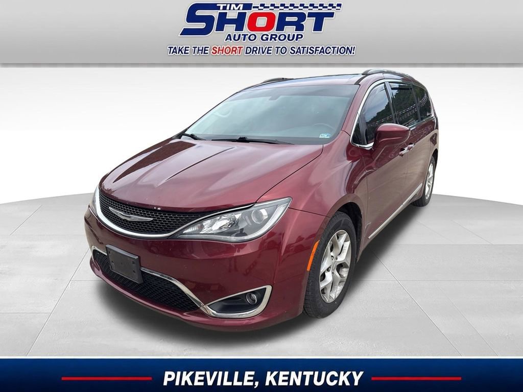 Used 2017 Chrysler Pacifica Touring-L w/ Tire & Wheel Group FWD image 1