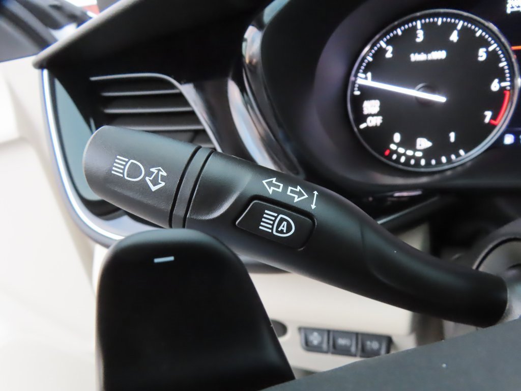 Used 2023 Buick Envision Avenir image 27