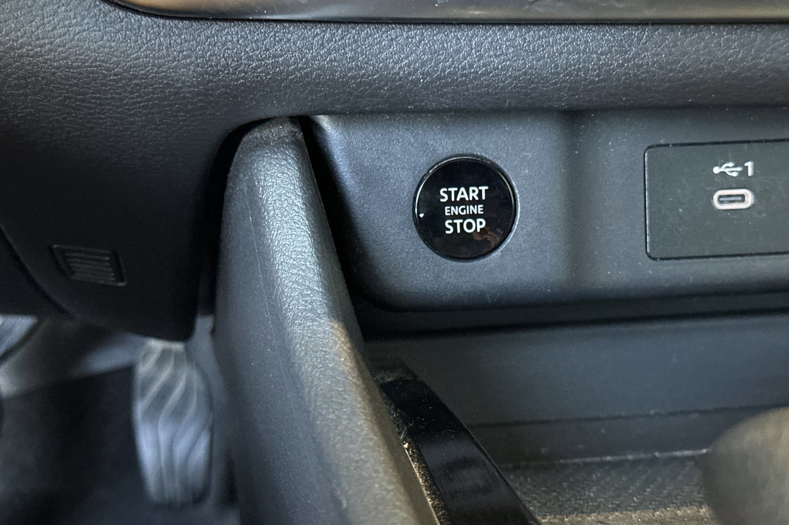 Used 2025 Nissan Rogue SV image 22