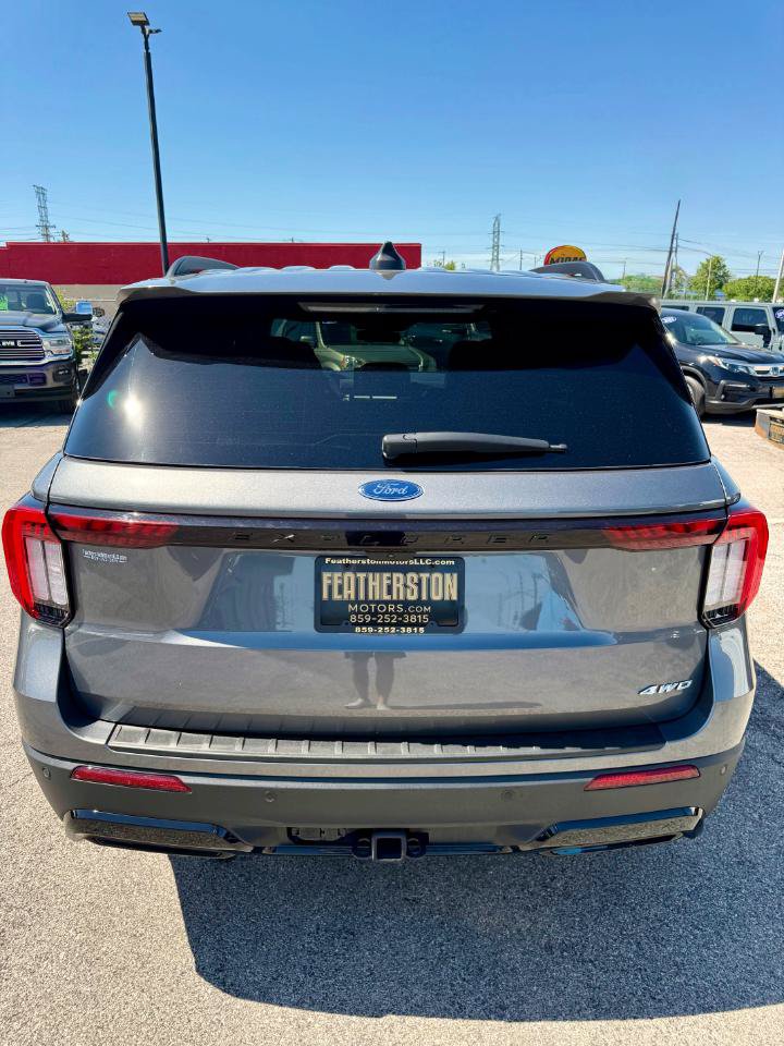 Used 2025 Ford Explorer ST-Line w/ ST-Line Street Pack AWD/4WD image 12