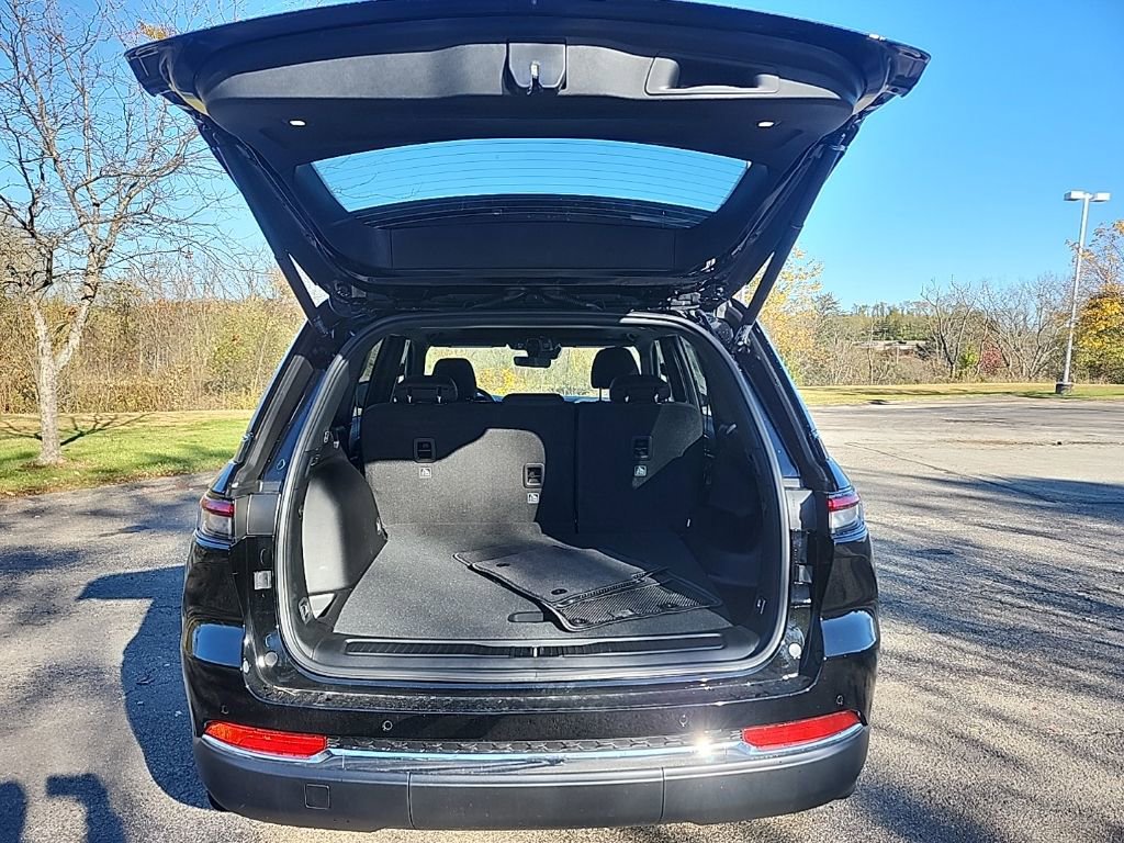 New 2025 Jeep Grand Cherokee Laredo X w/ Luxury Tech Group I image 14