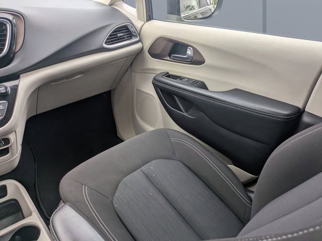 Used 2023 Chrysler Voyager LX FWD image 17