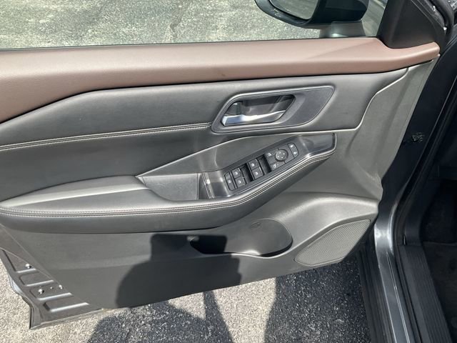 Used 2023 Nissan Rogue SV w/ SV Premium B Package image 27