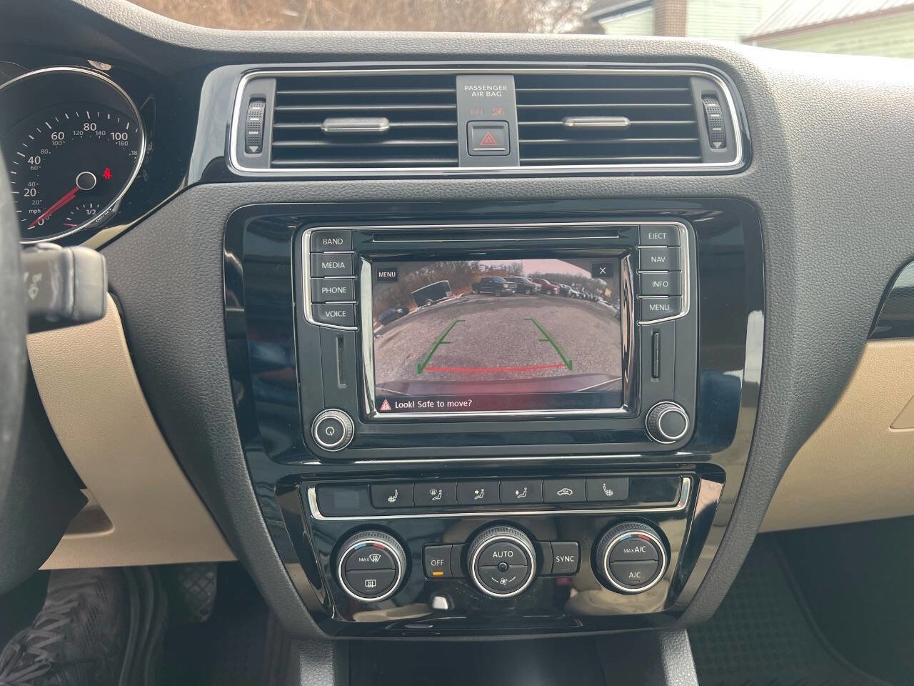 Used 2017 Volkswagen Jetta SEL image 9