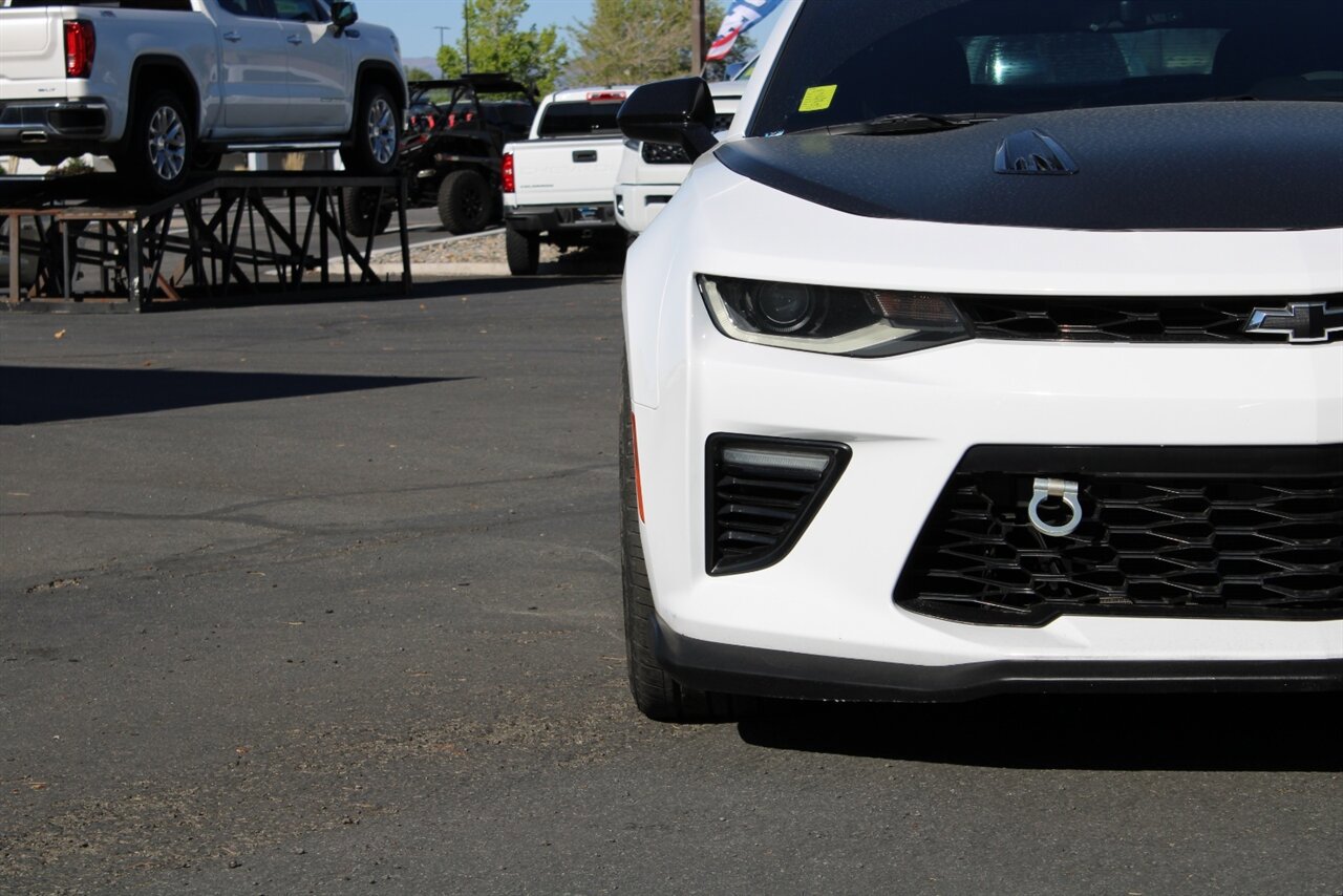 Used 2018 Chevrolet Camaro SS RWD image 5
