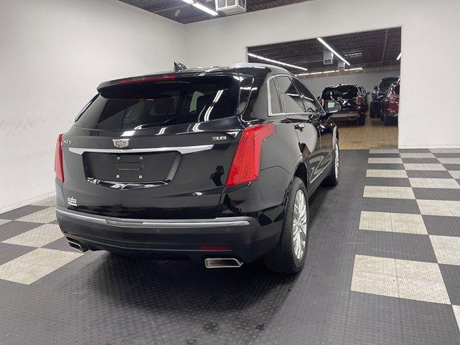 Used 2018 Cadillac XT5 Premium Luxury FWD image 4