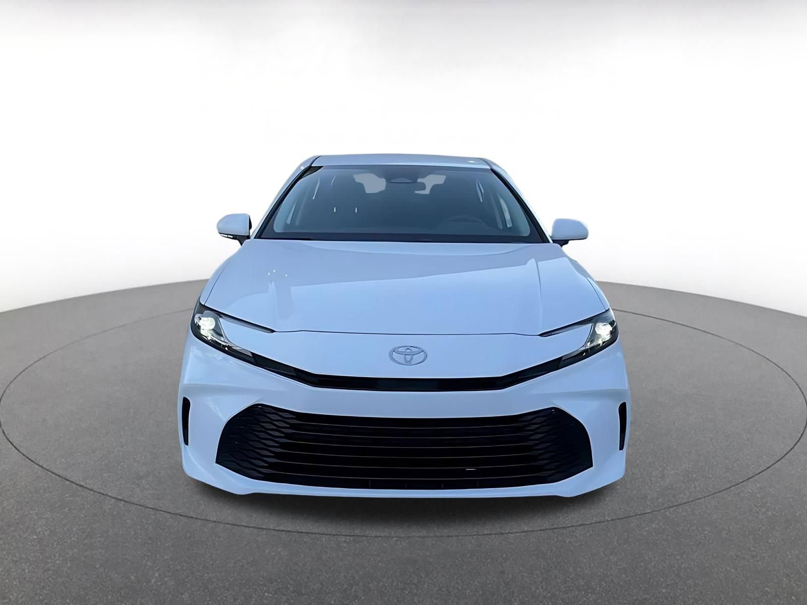 Used 2025 Toyota Camry LE image 4