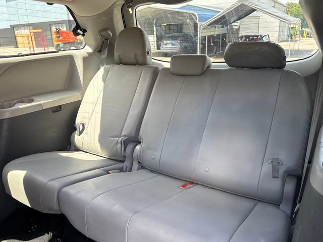 Used 2019 Toyota Sienna XLE FWD image 12