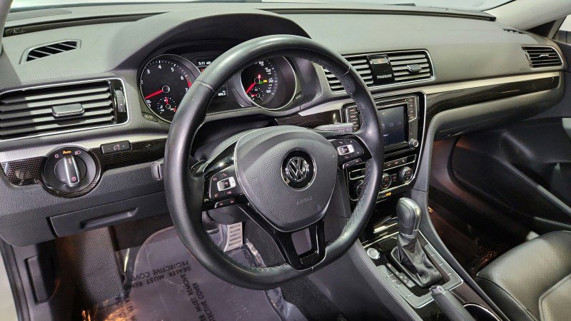 Used 2019 Volkswagen Passat 2.0T SE R-Line image 17