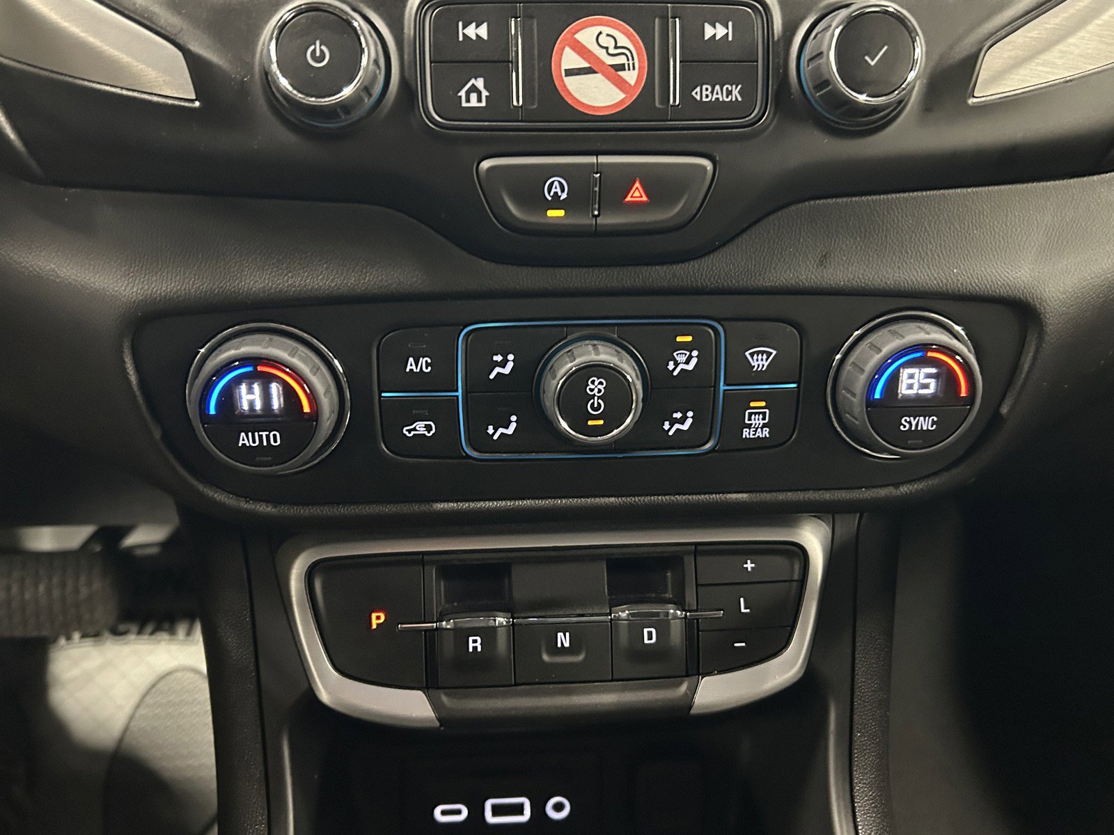 Used 2023 GMC Terrain SLT image 29