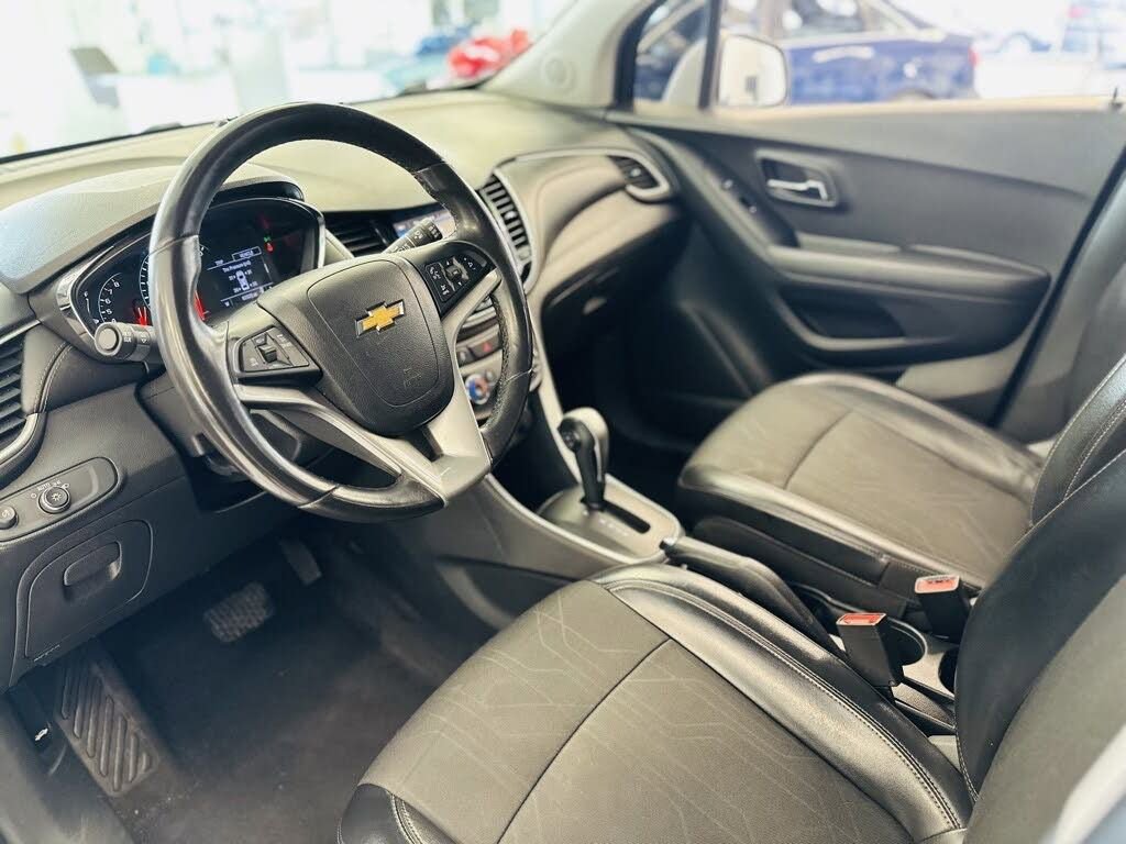 Used 2019 Chevrolet Trax LT w/ LT Convenience Package image 16