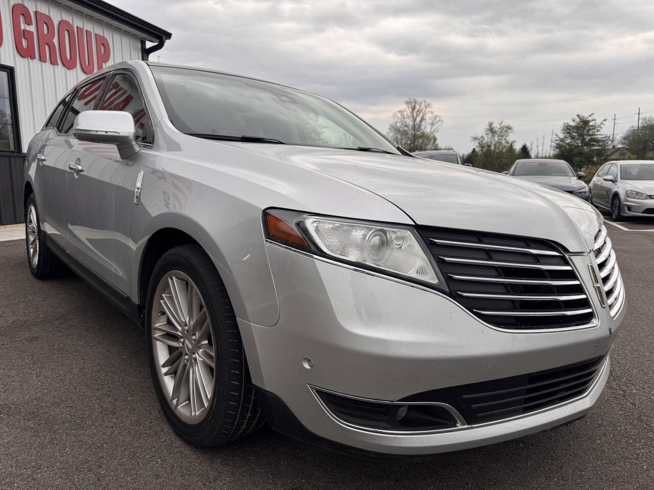 Used 2019 Lincoln MKT AWD image 4