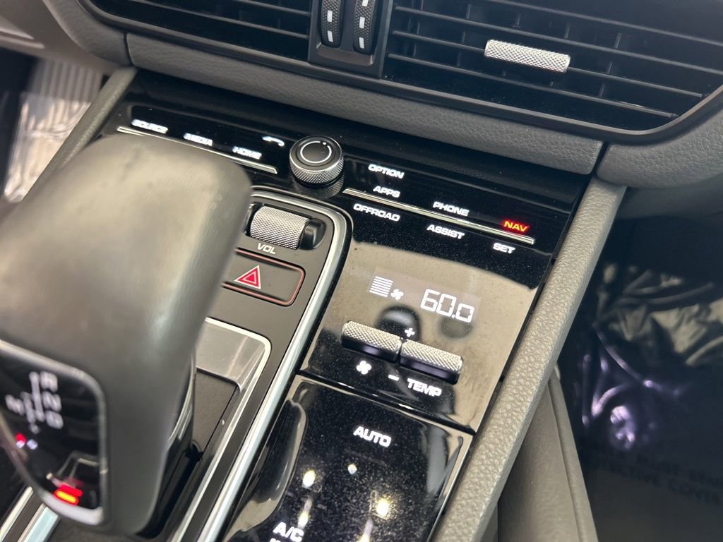 Used 2022 Porsche Cayenne Coupe image 44