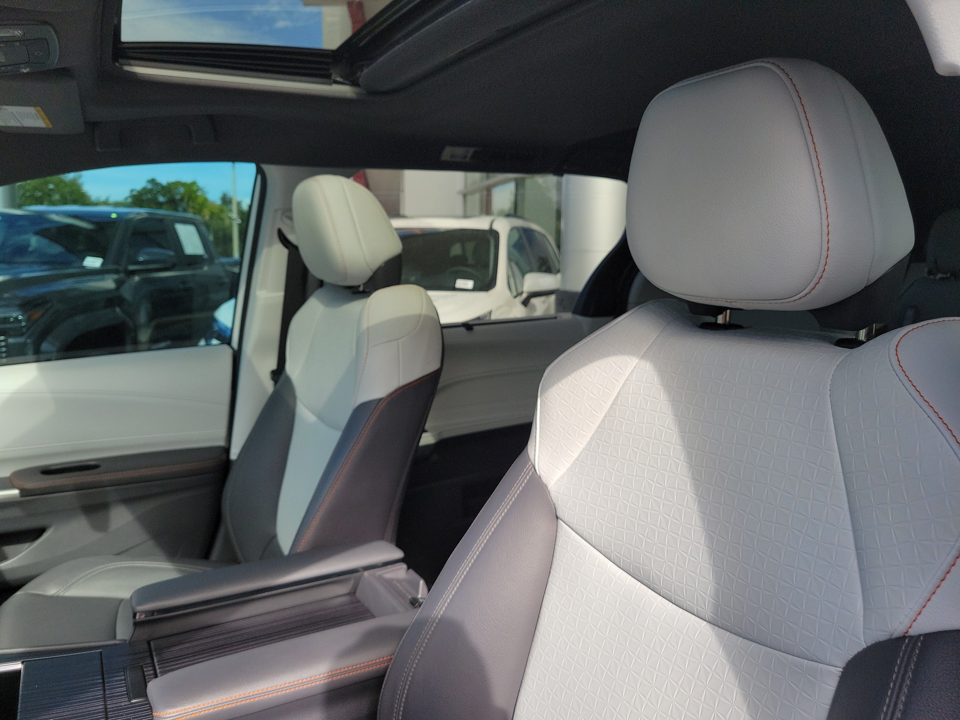 Used 2022 Toyota Sienna XSE FWD image 23