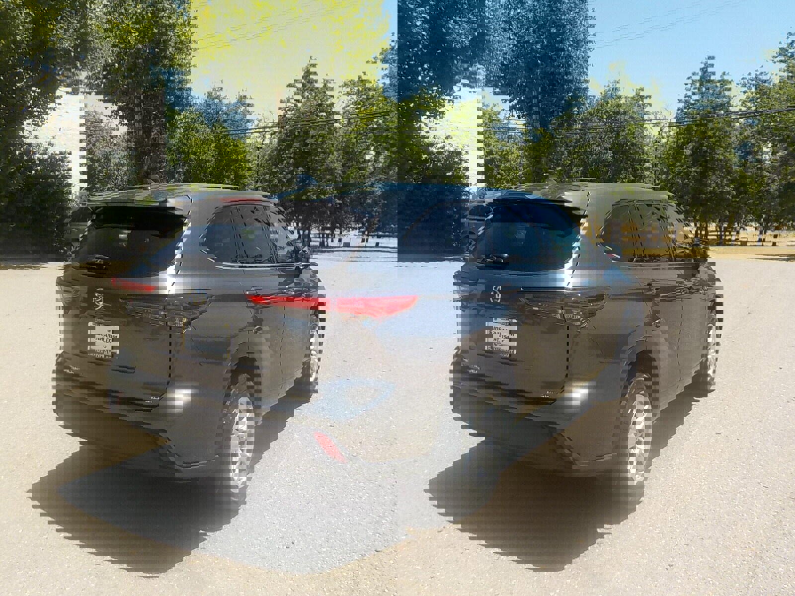 Used 2020 Toyota Highlander L image 5