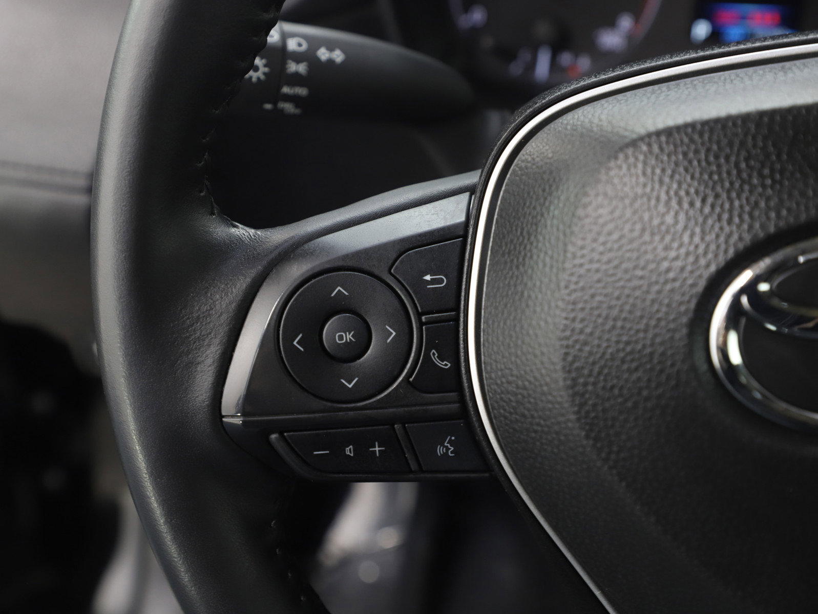 Used 2025 Toyota Corolla Cross LE w/ Moonroof Package image 23