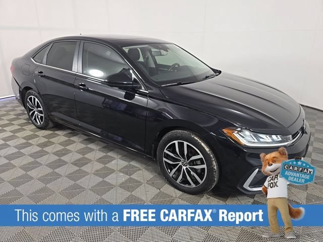 Used 2025 Volkswagen Jetta SE FWD image 2