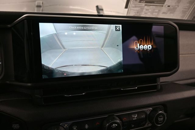 Used 2024 Jeep Wrangler Unlimited AWD/4WD image 35