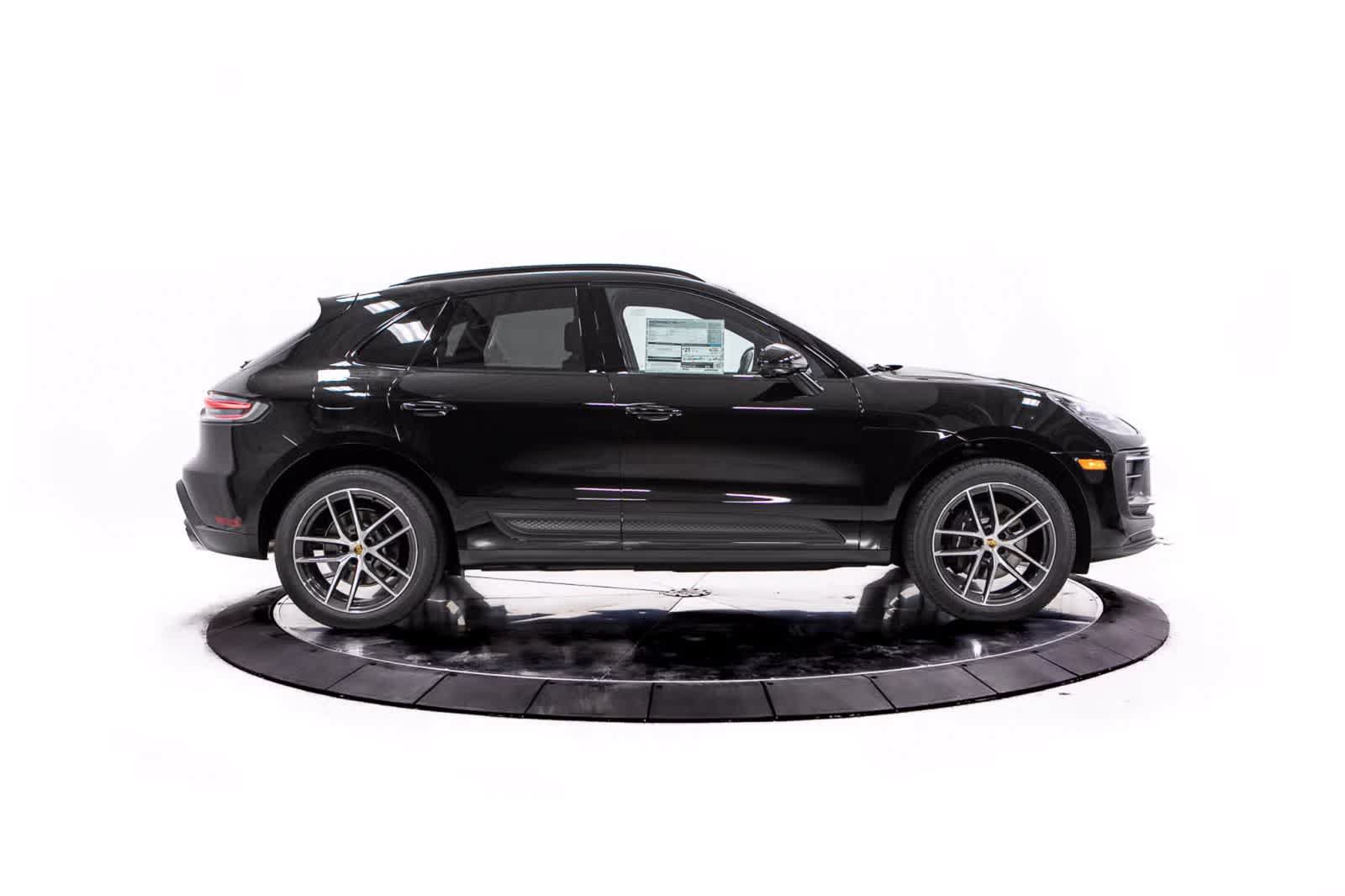 Certified 2026 Porsche Macan AWD/4WD image 8