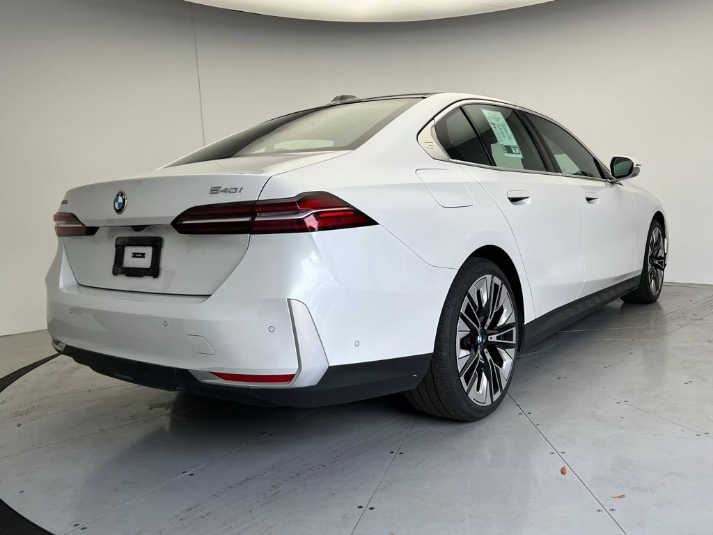 Certified 2024 BMW 540i xDrive w/ Convenience Package AWD/4WD image 3