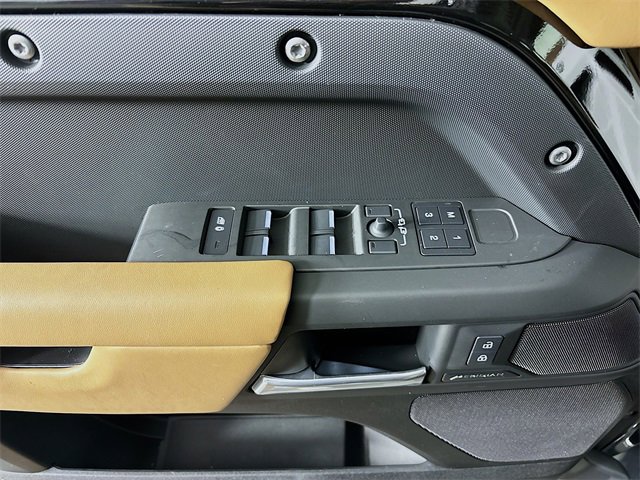 Used 2025 Land Rover Defender 110 S image 20