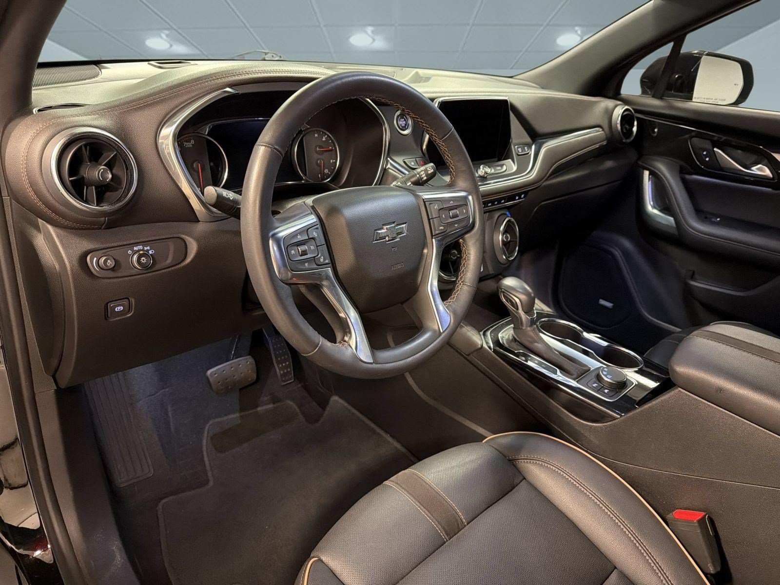 Used 2022 Chevrolet Blazer Premier w/ Enhanced Convenience Package FWD image 4