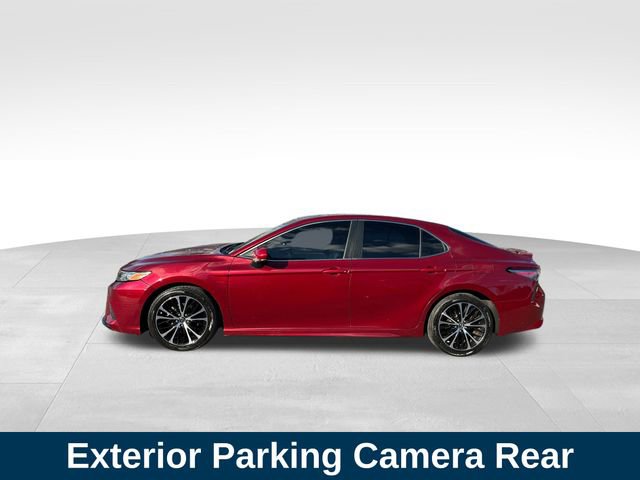 Used 2018 Toyota Camry SE image 2