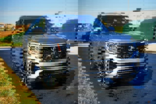 New 2026 Volkswagen Atlas Cross Sport SEL Premium R-Line image 2