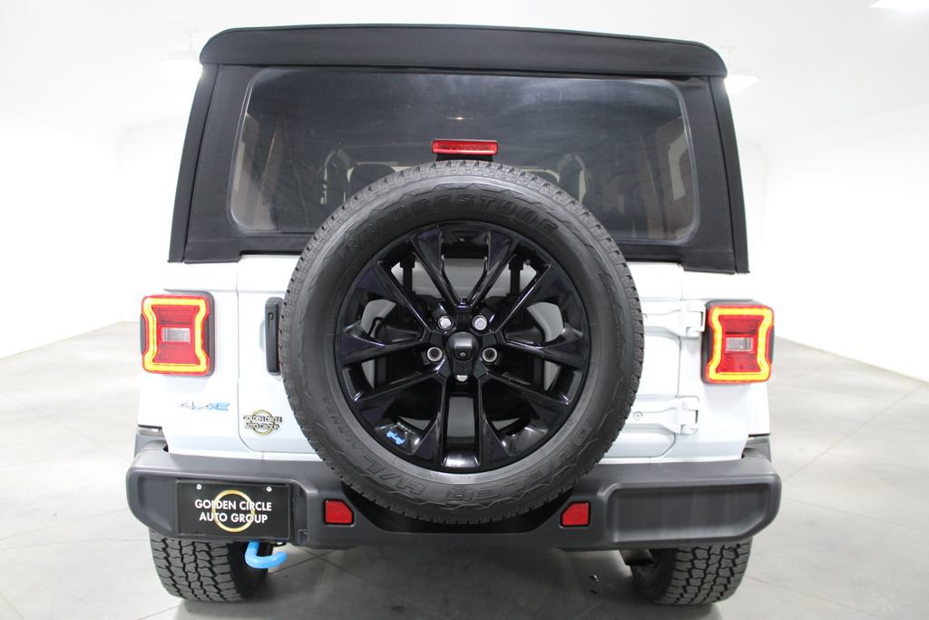 Used 2023 Jeep Wrangler Unlimited Sahara w/ Cold Weather Group AWD/4WD image 8
