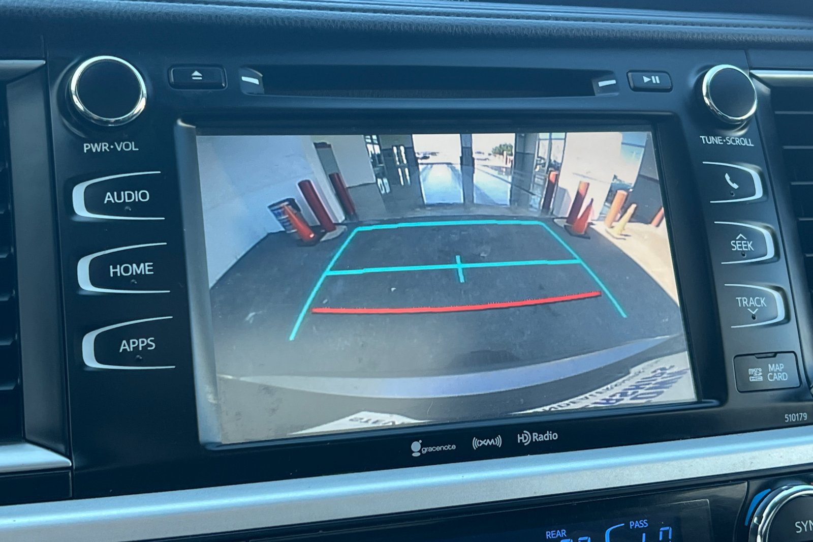 Used 2018 Toyota Highlander XLE AWD/4WD image 17