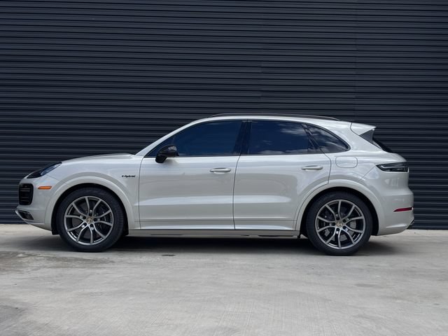 Certified 2022 Porsche Cayenne Turbo S AWD/4WD image 2