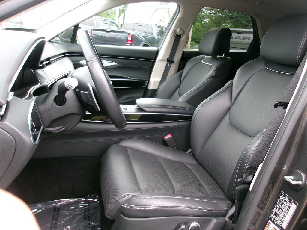 Used 2025 Genesis GV70 2.5T AWD/4WD image 7
