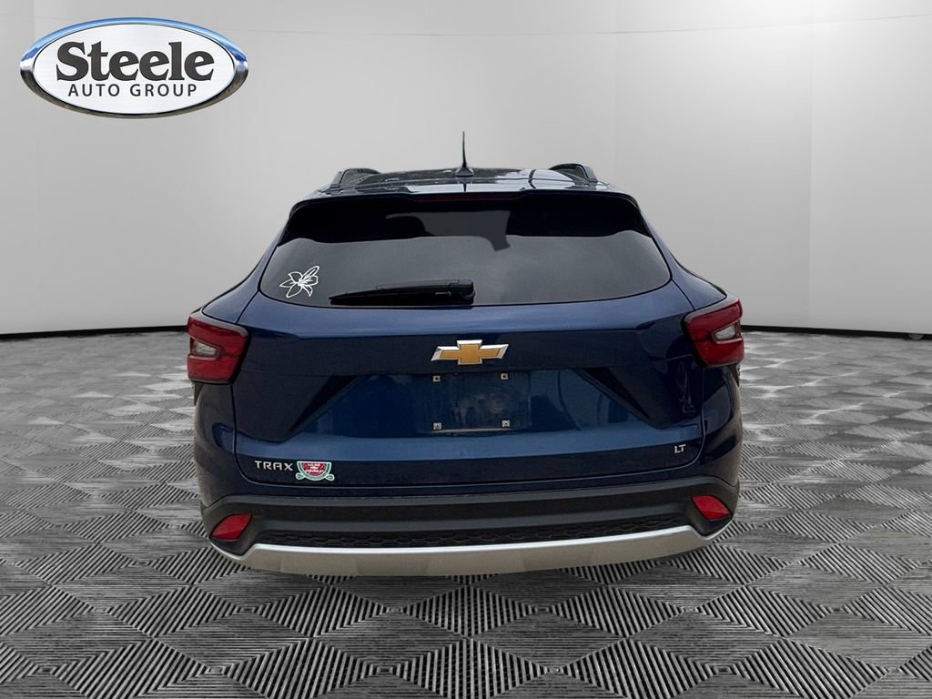 Used 2024 Chevrolet Trax LT FWD image 4