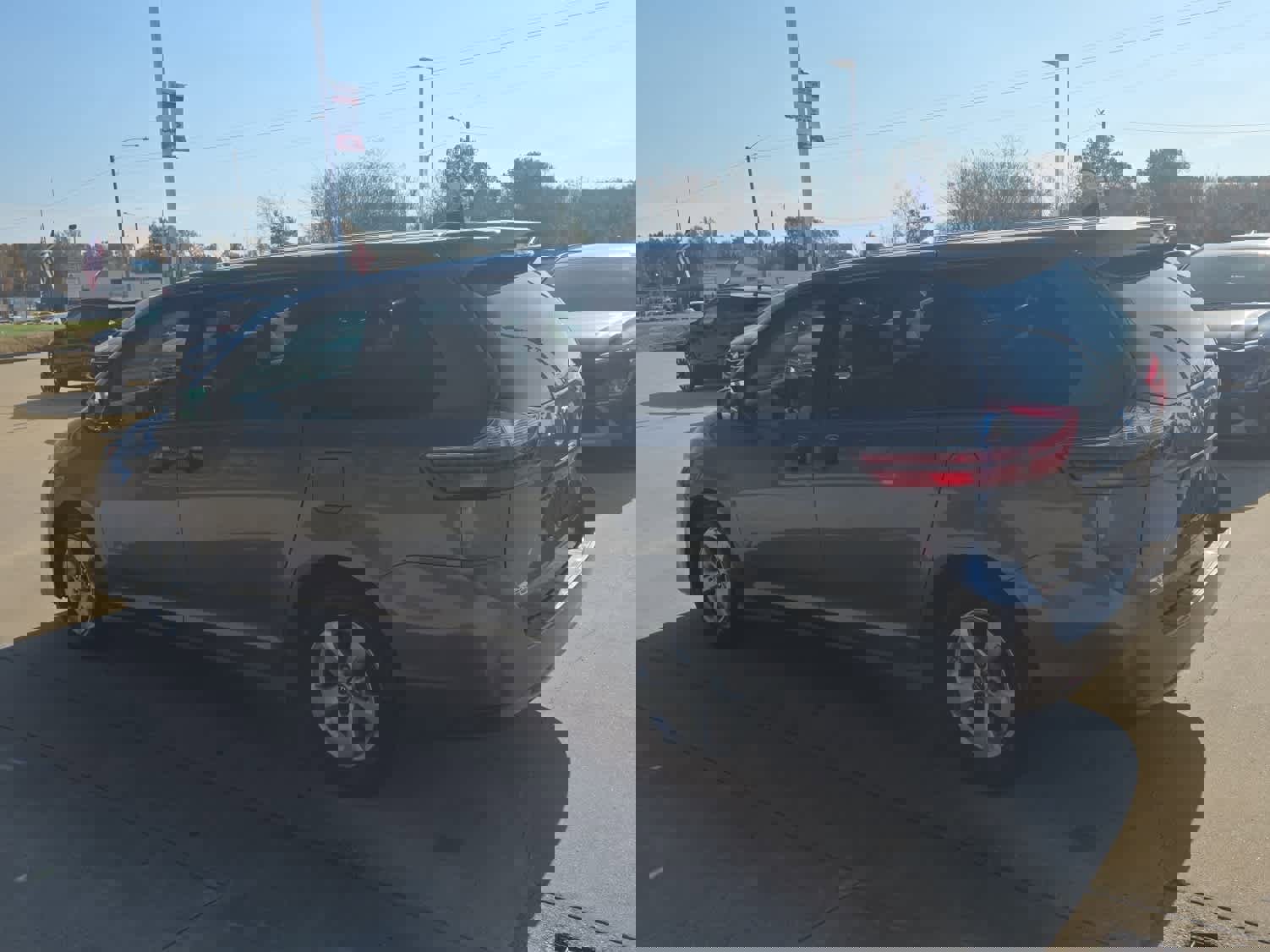 Used 2020 Toyota Sienna L image 7