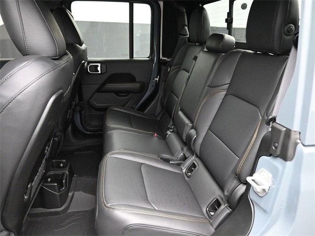 New 2025 Jeep Gladiator Sport w/ Premium Package image 17