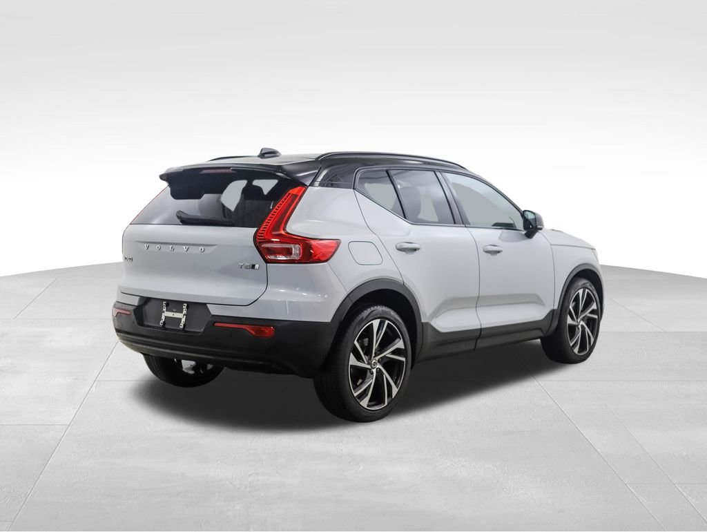 Used 2021 Volvo XC40 T5 R-Design w/ Protection Package Premier image 5