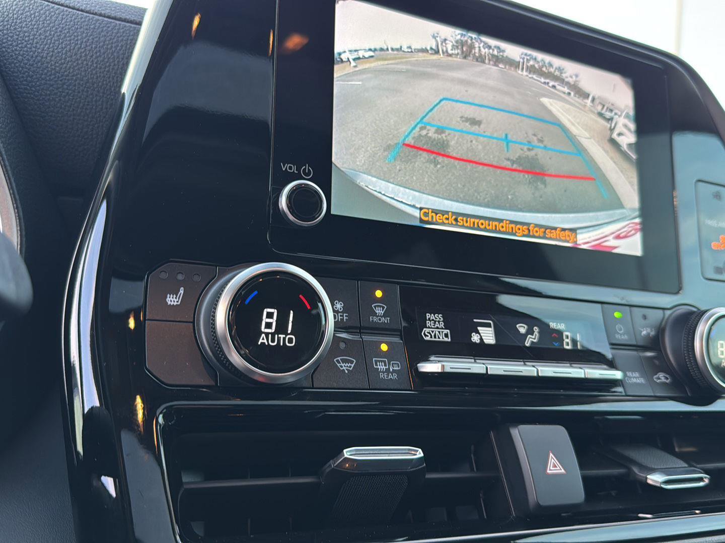 Used 2023 Toyota Highlander XLE FWD image 24
