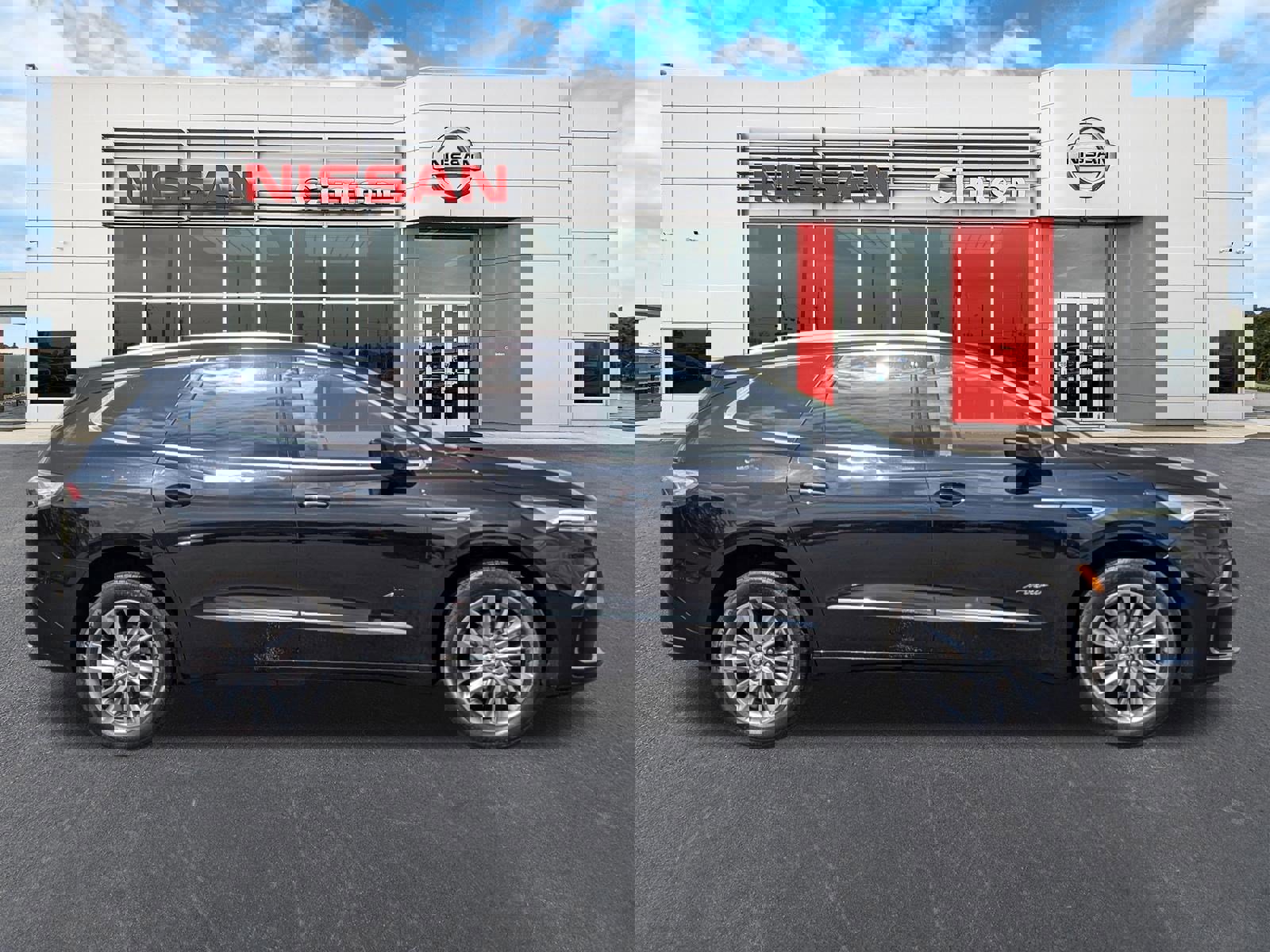 Used 2023 Buick Enclave Avenir w/ Avenir Technology Package image 2