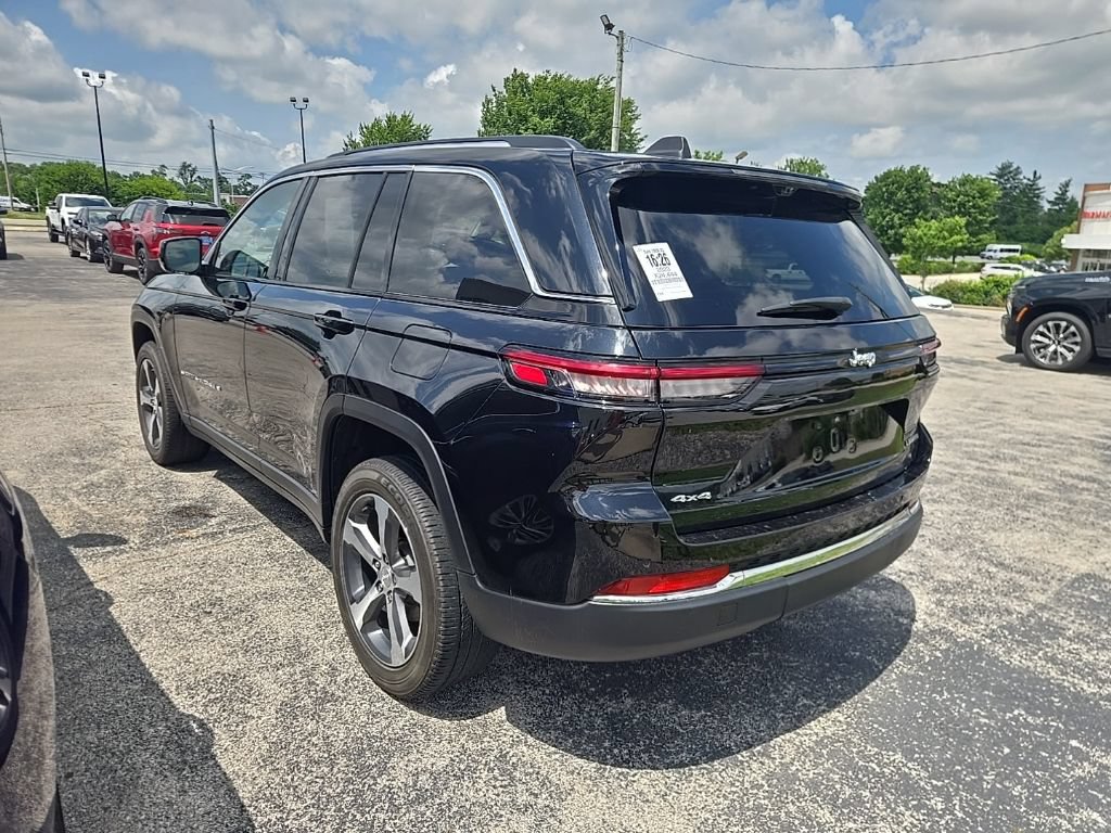 Used 2023 Jeep Grand Cherokee Limited w/ Luxury Tech Group II AWD/4WD image 4
